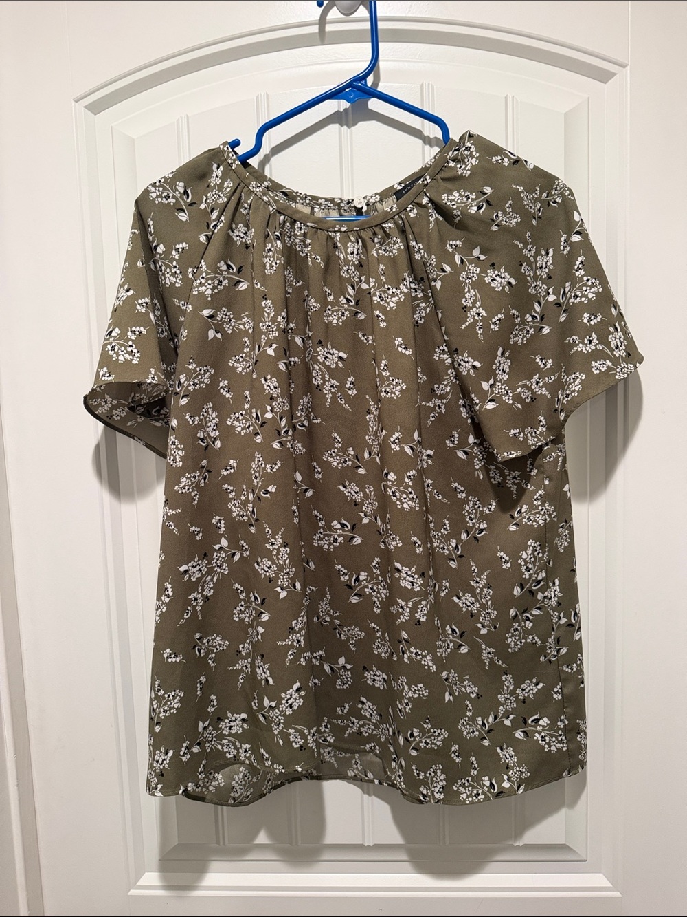 Ann Taylor Olive Green Floral Short Sleeve Blouse